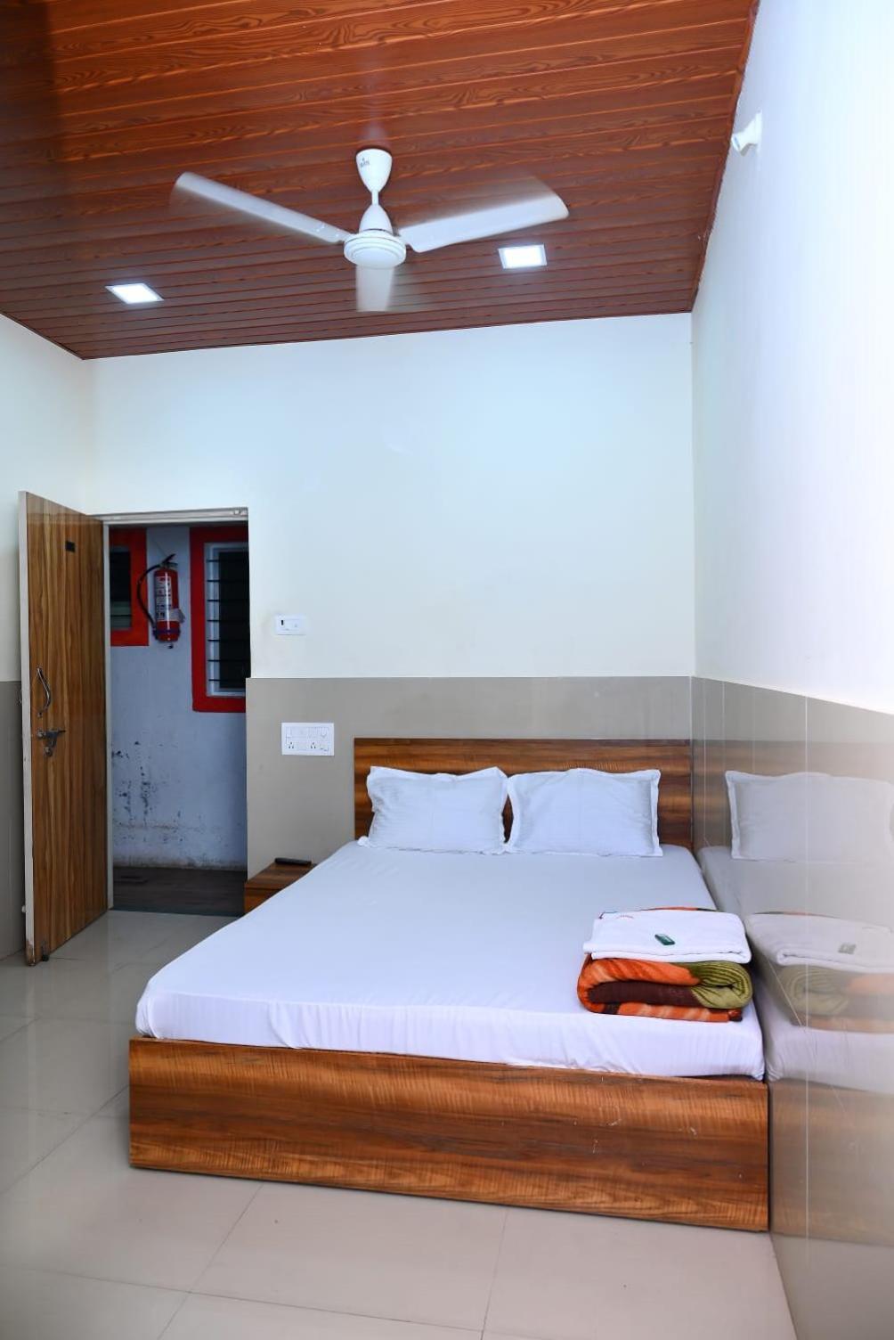 P P Lodging Pune Exterior photo